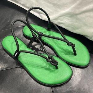 Havaianas Una Acai Sandal in Green. Size 8 (37).